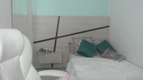 Heidy  online show from December 2024 10:17:02 PM