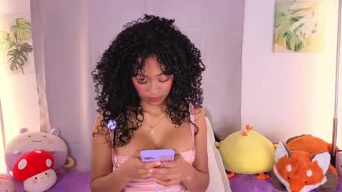 Snapshot of heily_fox chatting on May 2026 12:19:01 AM HEILY online show from May 2026 12:19:01 AM