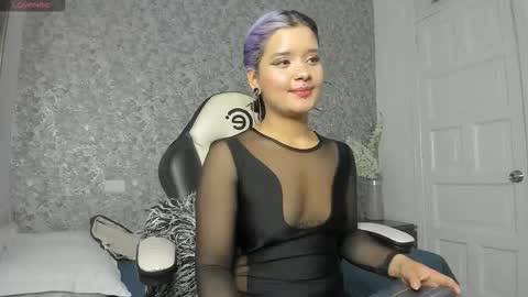 Snapshot of hela_strossner chatting on September 2025 03:00:01 AM Hella online show from September 2025 03:00:01 AM