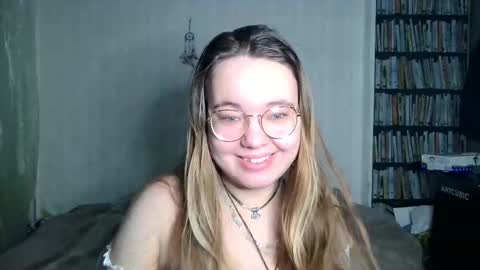 Helen foxygirl online show from February 2026 12:25:02 AM