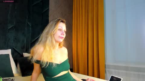 helen_williamss online show from December 2025 01:10:01 AM
