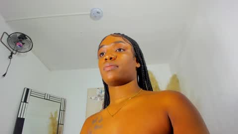 Snapshot of helena_copper chatting on December 2024 03:41:01 AM HELENA COPPER online show from December 2024 03:41:01 AM