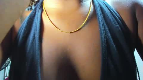 Snapshot of helena_copper chatting on December 2024 04:13:01 AM HELENA COPPER online show from December 2024 04:13:01 AM