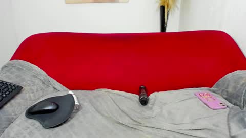 Snapshot of helena_copper chatting on February 2025 06:13:02 AM HELENA COPPER online show from February 2025 06:13:02 AM