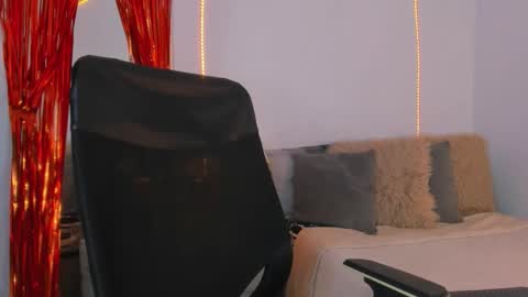 Helena Santos  online show from November 2025 11:56:01 AM