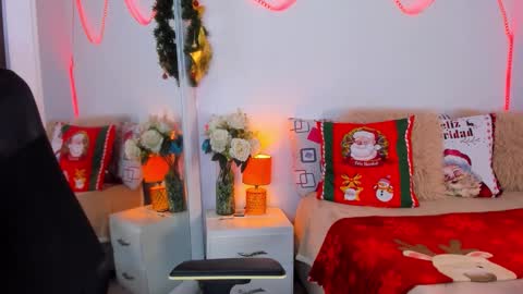 Helena Santos  online show from November 2025 09:32:01 PM