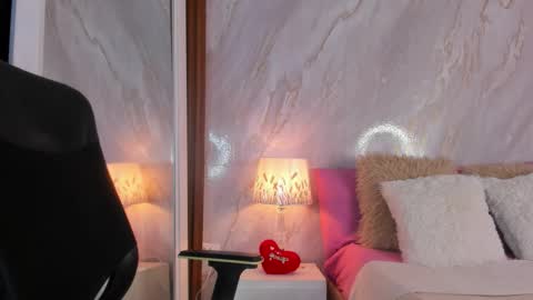 Helena Santos  online show from February 2026 10:56:01 AM