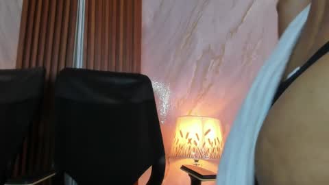 Helena Santos  online show from April 2026 04:30:02 PM
