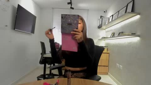 helenafoumier online show from May 2026 02:01:02 PM