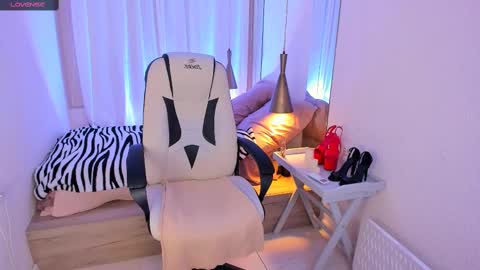 Snapshot of helenaregal chatting on February 2025 01:37:02 PM Helena online show from February 2025 01:37:02 PM