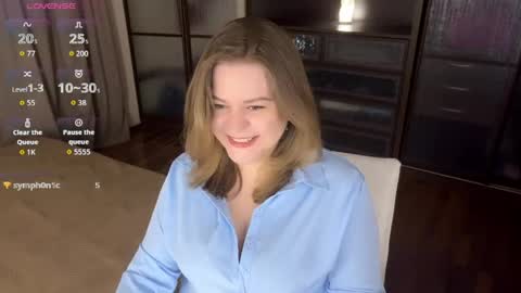 Snapshot of helenbonham chatting on April 2026 11:21:01 PM Helena Bonham online show from April 2026 11:21:01 PM