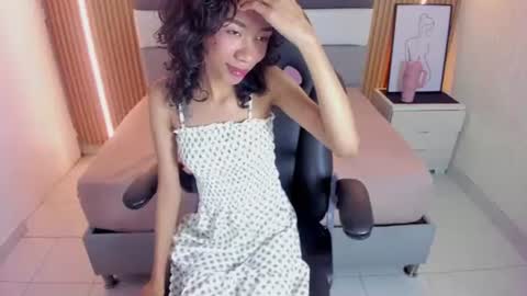 Snapshot of helenebird chatting on June 2026 08:19:01 PM online show from June 2026 08:19:01 PM
