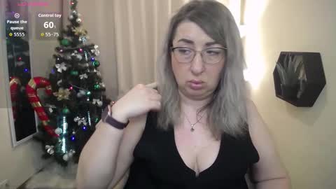 helenenigma online show from December 2025 07:53:01 PM