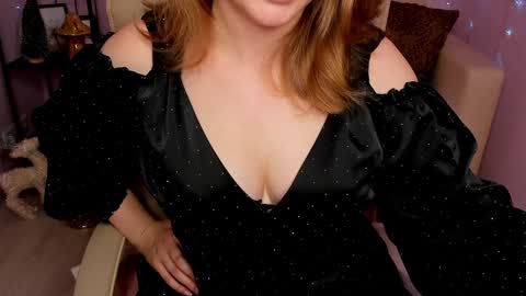 Snapshot of helens_lov chatting on December 2024 08:18:01 AM Helen online show from December 2024 08:18:01 AM