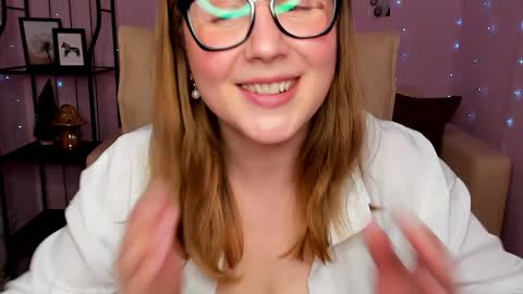 Snapshot of helens_lov chatting on January 2025 07:47:02 AM Helen online show from January 2025 07:47:02 AM