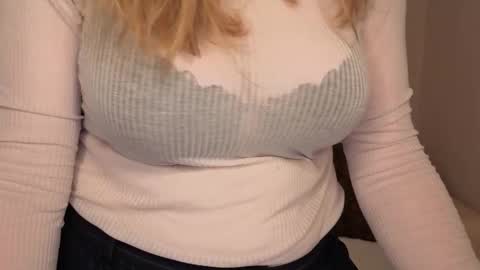 Snapshot of helens_lov chatting on October 2025 01:25:02 AM Helen online show from October 2025 01:25:02 AM