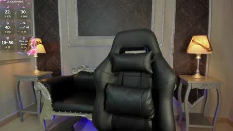 Snapshot of helenstanfordd chatting on October 2025 12:28:01 PM Helen or Hells online show from October 2025 12:28:01 PM