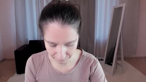 Snapshot of helentasty_ chatting on September 2025 02:37:02 AM Helen online show from September 2025 02:37:02 AM