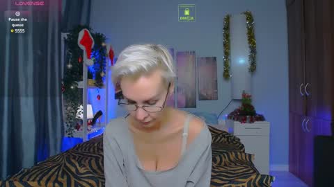 Snapshot of helgahimmele chatting on December 2024 10:08:02 PM Helga online show from December 2024 10:08:02 PM