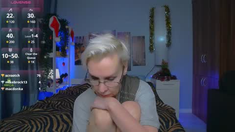 Snapshot of helgahimmele chatting on December 2024 01:29:02 AM Helga online show from December 2024 01:29:02 AM