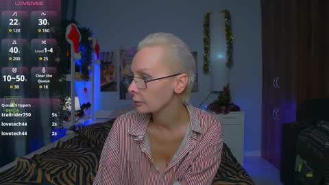 Snapshot of helgahimmele chatting on December 2024 07:02:02 PM Helga online show from December 2024 07:02:02 PM