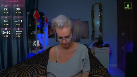 Snapshot of helgahimmele chatting on December 2024 10:44:02 PM Helga online show from December 2024 10:44:02 PM