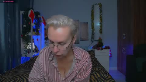 Snapshot of helgahimmele chatting on January 2025 11:12:01 PM Helga online show from January 2025 11:12:01 PM