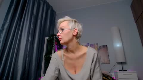 Snapshot of helgahimmele chatting on February 2025 04:14:02 AM Helga online show from February 2025 04:14:02 AM