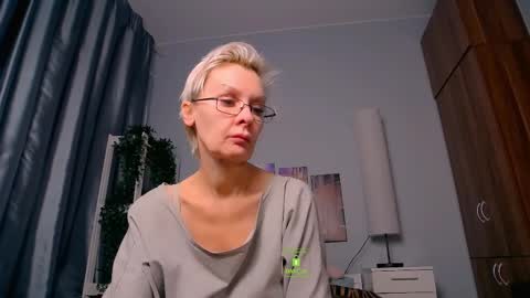 Snapshot of helgahimmele chatting on February 2025 04:11:02 AM Helga online show from February 2025 04:11:02 AM