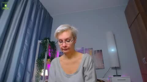 Snapshot of helgahimmele chatting on February 2025 07:27:02 AM Helga online show from February 2025 07:27:02 AM