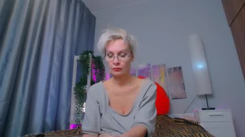 Snapshot of helgahimmele chatting on February 2025 10:44:02 AM Helga online show from February 2025 10:44:02 AM