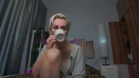 Snapshot of helgahimmele chatting on February 2025 02:21:01 AM Helga online show from February 2025 02:21:01 AM