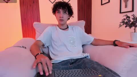 helios_obscuro online show from November 2025 02:57:02 AM