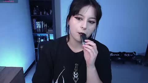 Snapshot of hell_dancer_ chatting on June 2026 03:44:01 AM Lexa online show from June 2026 03:44:01 AM
