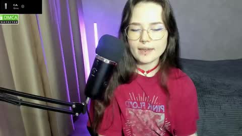 Red online show from March 2025 08:20:02 PM