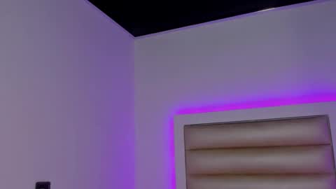 hellen__smith_ online show from February 2026 06:12:01 PM