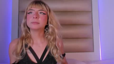 hellen__smith_ online show from April 2026 08:54:02 PM