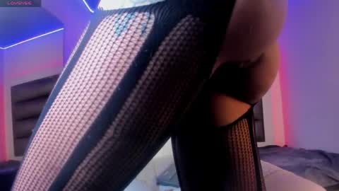 hellen__smith_ online show from April 2026 01:47:01 AM