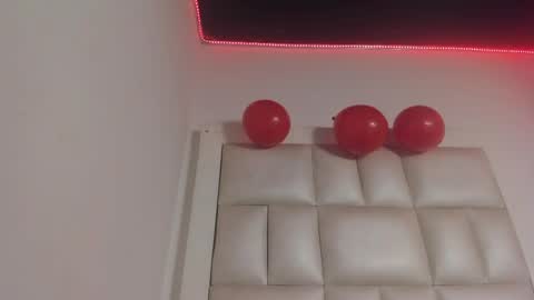 hellen__smith_ online show from June 2026 05:03:02 AM