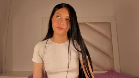 hellen__smith_ online show from June 2026 03:06:01 PM