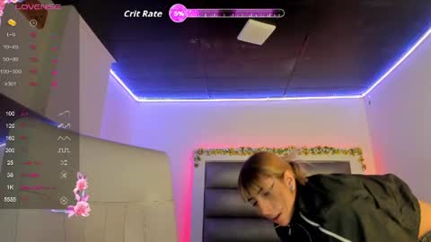 hellen__smith_ online show from June 2026 08:11:02 PM