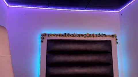 hellen__smith_ online show from June 2026 09:09:01 PM