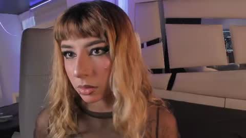 hellen__smith_ online show from July 2026 08:33:02 PM