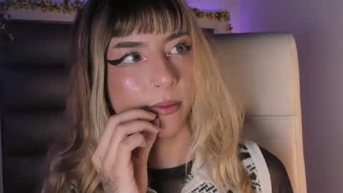 hellen__smith_ online show from July 2026 08:23:02 PM
