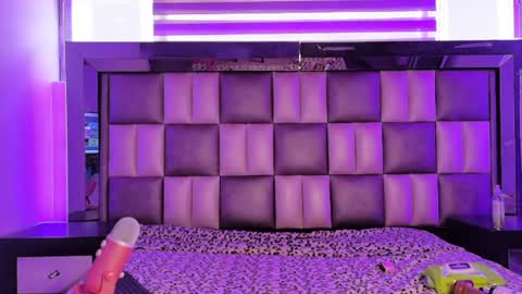 hellen__smith_ online show from July 2026 03:55:01 PM
