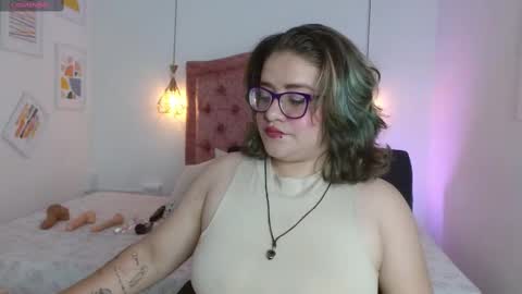 Snapshot of hellen_tirey chatting on September 2025 03:35:01 PM HELLEN online show from September 2025 03:35:01 PM