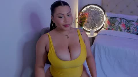 Snapshot of hellenamazing chatting on December 2025 03:15:02 AM hellenamazing online show from December 2025 03:15:02 AM