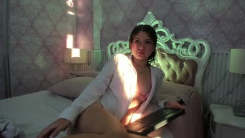 Snapshot of hellencute18_ chatting on July 2026 11:04:01 AM online show from July 2026 11:04:01 AM