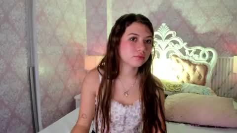Snapshot of hellencute18_ chatting on July 2026 11:02:01 AM online show from July 2026 11:02:01 AM