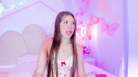 Snapshot of hellencute18_ chatting on August 2026 11:34:02 AM online show from August 2026 11:34:02 AM